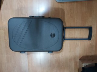 Maleta de cabina negra y gris