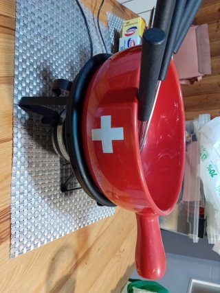 Set Fondue Suiza Rojo y Negro