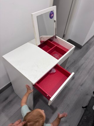 Tocador BRIMNES IKEA Blanco y Rojo