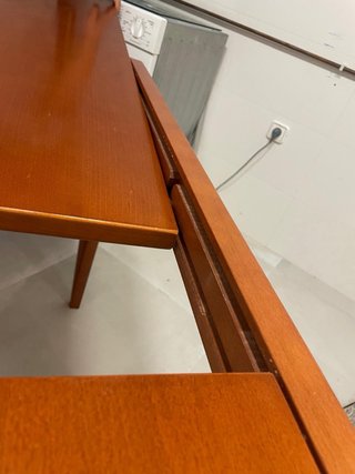 Mesa de comedor de madera