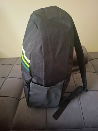Mochila Adidas Negra con Rayas Verdes