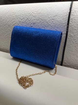 Bolso fiesta azul con cadena dorada