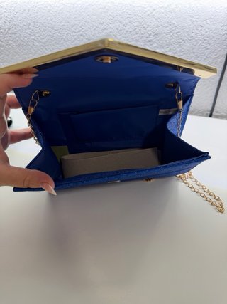 Bolso fiesta azul con cadena dorada