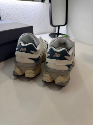 New Balance 9060 Gris y Azul