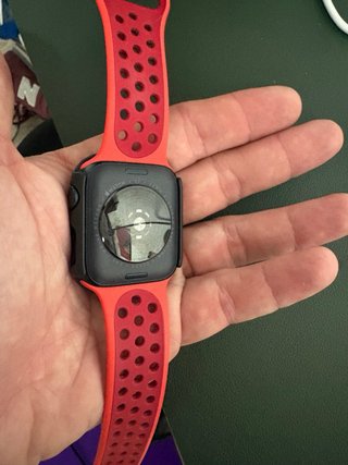 Apple Watch SE 44mm Rosso e Nero con custodia