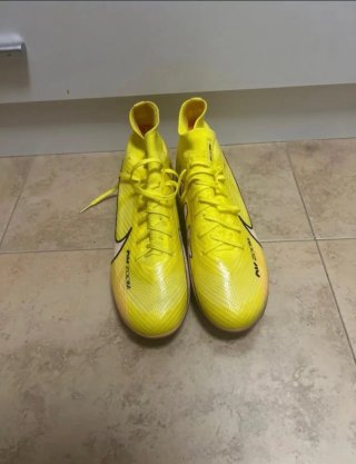 Botas de fútbol Nike Amarillas y Rosas