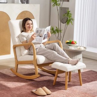 Butaca con reposapiés de tela y madera