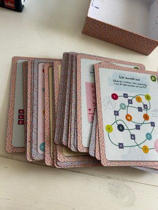 Juego ¡Escribo y Cuento! de Àngels Navarro