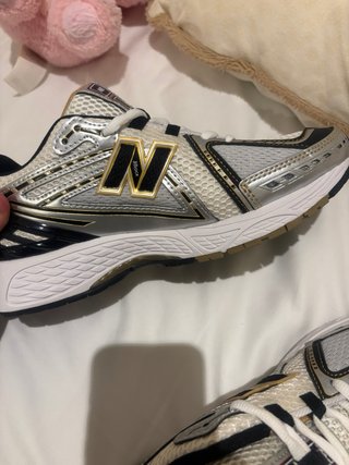 New Balance 1906R Oro Blanco Talla 41,5