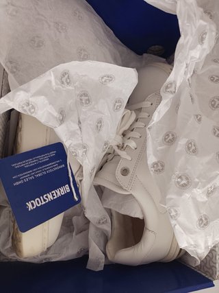 Tenis respetuosos marca Birkenstock Blancos UNISEX