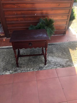 Antigua mesita auxiliar de madera
