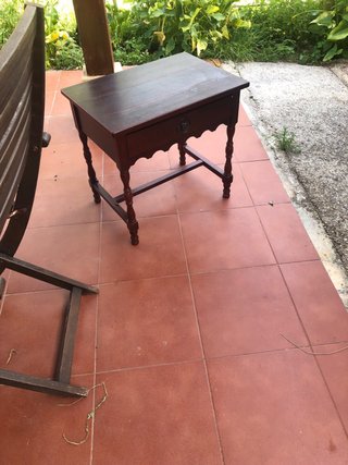 Antigua mesita auxiliar de madera