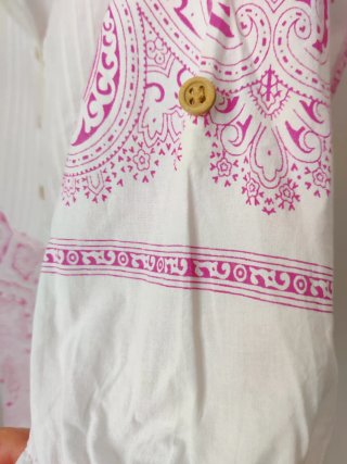 Blusa blanca y fucsia T S