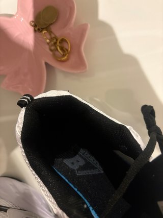 Zapatillas New Balance Blancas y Negras