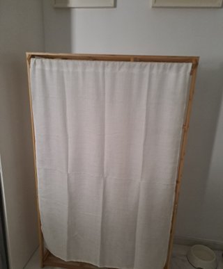 Armario de bambú con estanterías