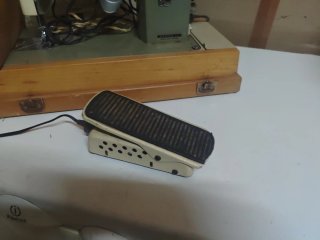 Máquina de coser sobremesa con motor