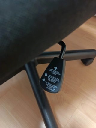 Silla de oficina ergonómica negra y gris