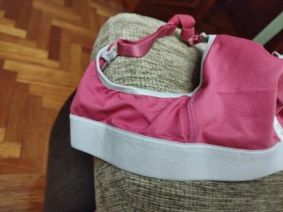 Sujetador deportivo rosa y blanco