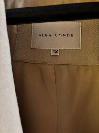 Abrigo beige moderno