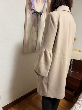 Abrigo beige moderno