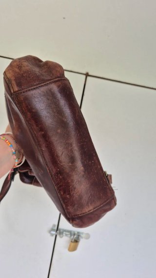 Mochila de cuero marrón