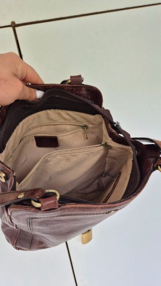 Mochila de cuero marrón
