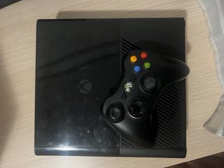 Xbox 360 E 500GB Negra