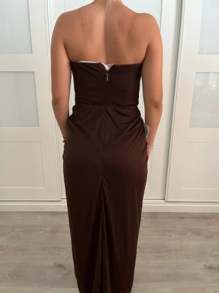 Vestido largo marrón strapless