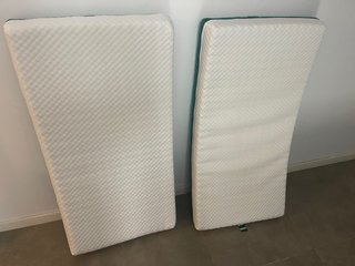 2 Cunas gemelas  marca Micuna + 2 colchones Lemur