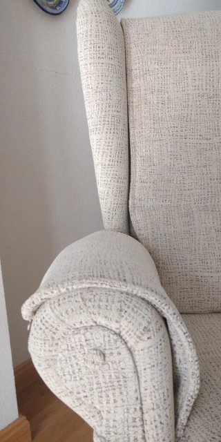 2 Sillones Orejeros Tela Beige
