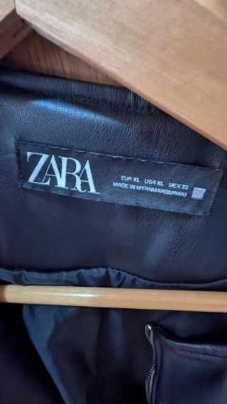 Chaqueta ZARA efecto piel negra