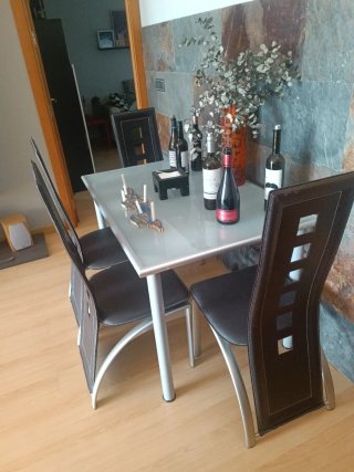Juego de 4 Sillas Polipiel y Metal