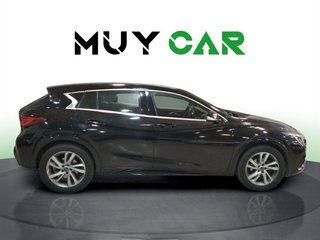 Infiniti Q30 1.6T 90 kW (122 CV)