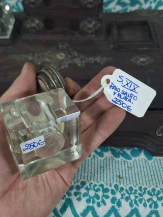 Escribanía antigua de Palosanto y Plata.