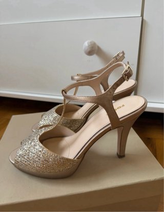 Sandalias doradas fiesta