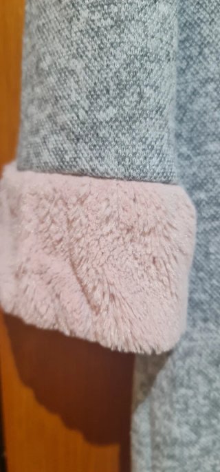 Vestido gris con puños rosas talla única