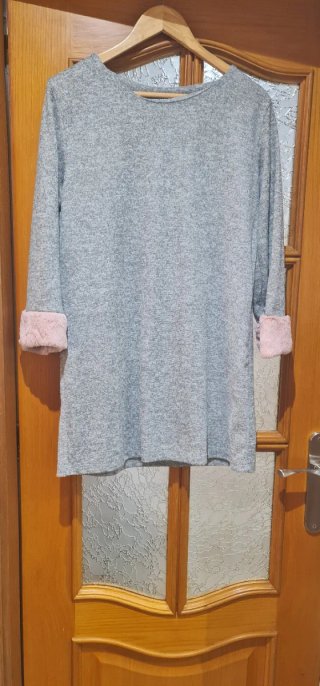 Vestido gris con puños rosas talla única