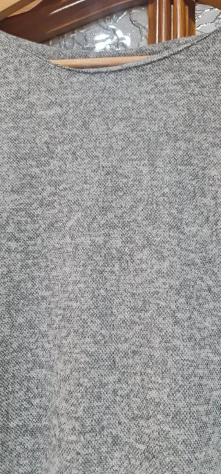 Vestido gris con puños rosas talla única