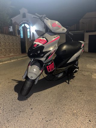 Yamaha Jog RR agua