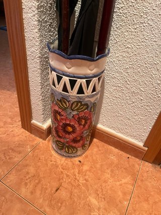 Paragüero de cerámica decorado