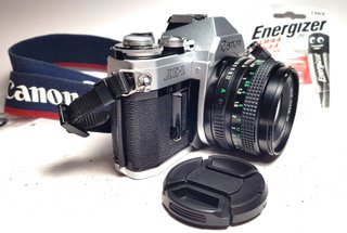 Canon AE-1 con objetivo Canon FD 50mm f/1.8