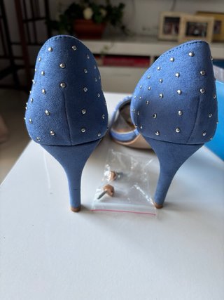 Zapatos Marypaz azul claro con tachas talla 39