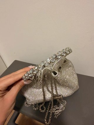 Bolso de fiesta plateado con pedrería