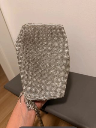 Bolso de fiesta plateado con pedrería