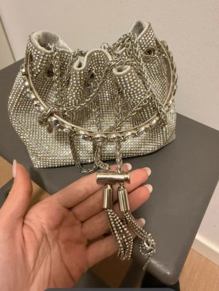 Bolso de fiesta plateado con pedrería