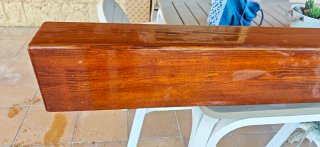 Viga de madera mobila barnizada