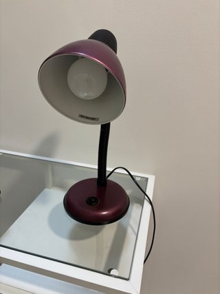 Lámpara de escritorio morada