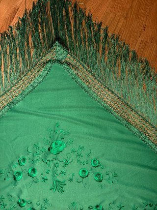 Mantoncillo Flamenco Bordado Verde