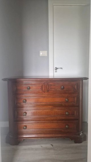 Armario, cómoda madera maciza y 2 mesillas.