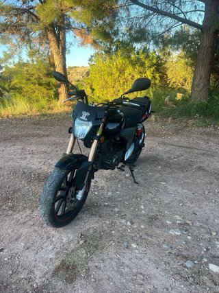 Se cambia por 49 ccKeeway 125 4T 2016 Negra